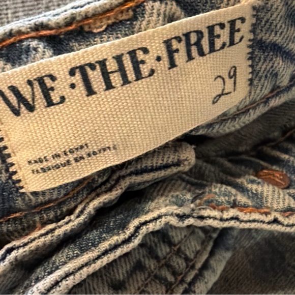 We The Free Wide Leg Raw Hem Denim Sz 29 Free People (waist measures 32”) Adjust - Picture 3 of 9